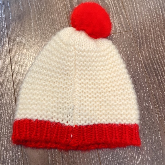 Christmas pompom tuque - Picture 2 of 4